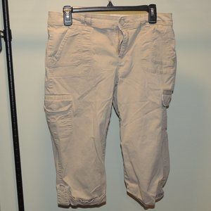 Ladies Gloria Vanderbilt Capris Shorts, Tan